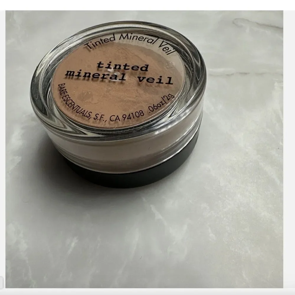 NEW I.D. Mineral Veil Tinted Mineral Veil Powder Bare Essentials .06oz SEALED